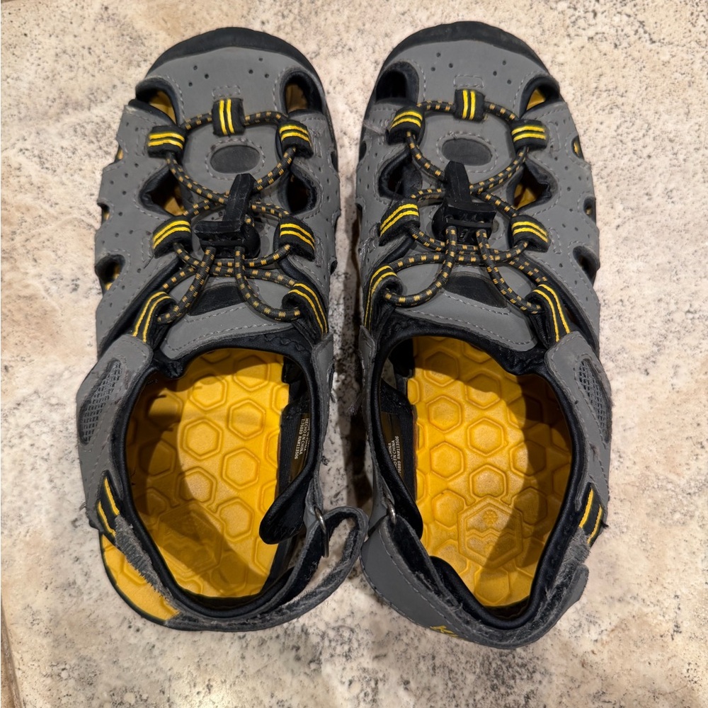 Khombu Kids Sandals in Gray and Yellow, size 13
